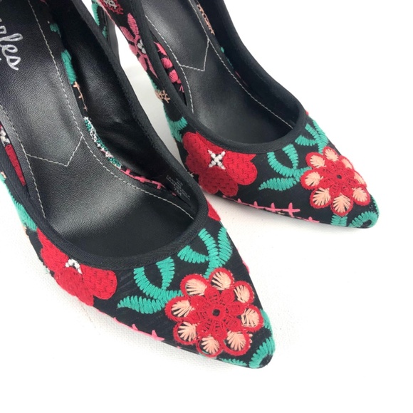 Charles David ‘Addie’ Floral Embroidered Pump - Picture 3 of 15